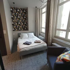 https://le-12-studio-neuf-wifi-app-11.hotels-rhonealpes.com